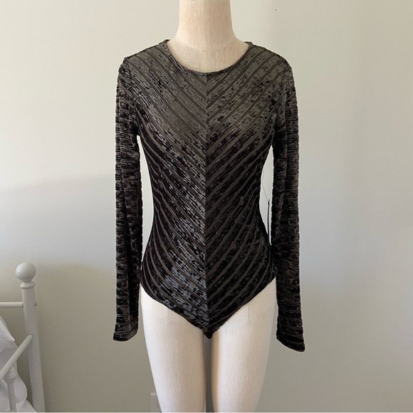 Lulus Tops - NWT Lulu’s Dark Green Velvet Long Sleeve Bodysuit